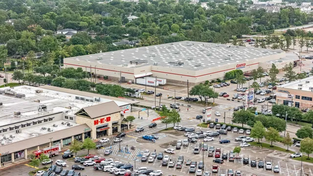 $2,800 | 9762 Tappenbeck Drive, Houston, TX 77055