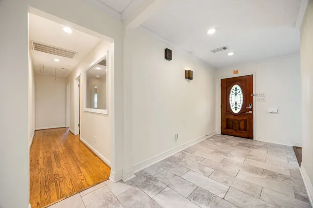 $2,800 | 9762 Tappenbeck Drive, Houston, TX 77055