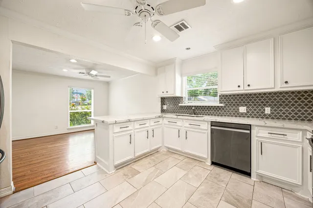 $2,800 | 9762 Tappenbeck Drive, Houston, TX 77055