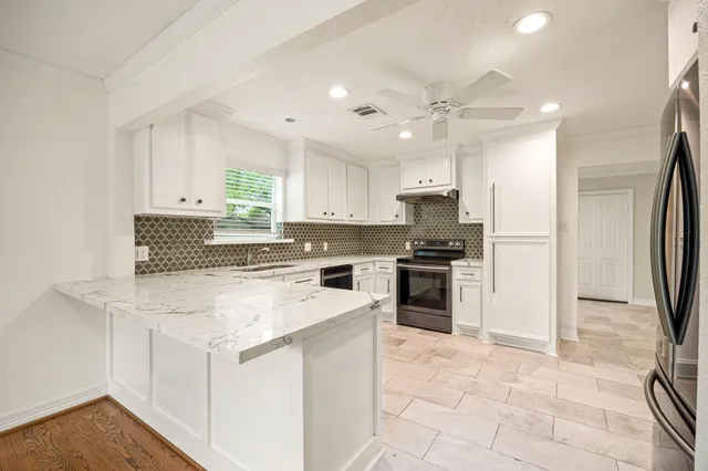 $2,800 | 9762 Tappenbeck Drive, Houston, TX 77055