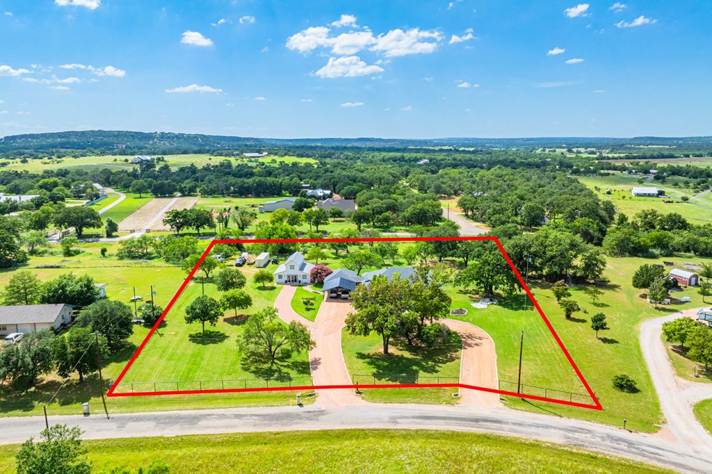 411 Emerald Loop Fredericksburg, TX 78624 - Photo 2 of 38