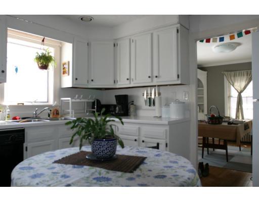 42 Coolidge Road Worcester, MA 01602 - Photo 3 of 10