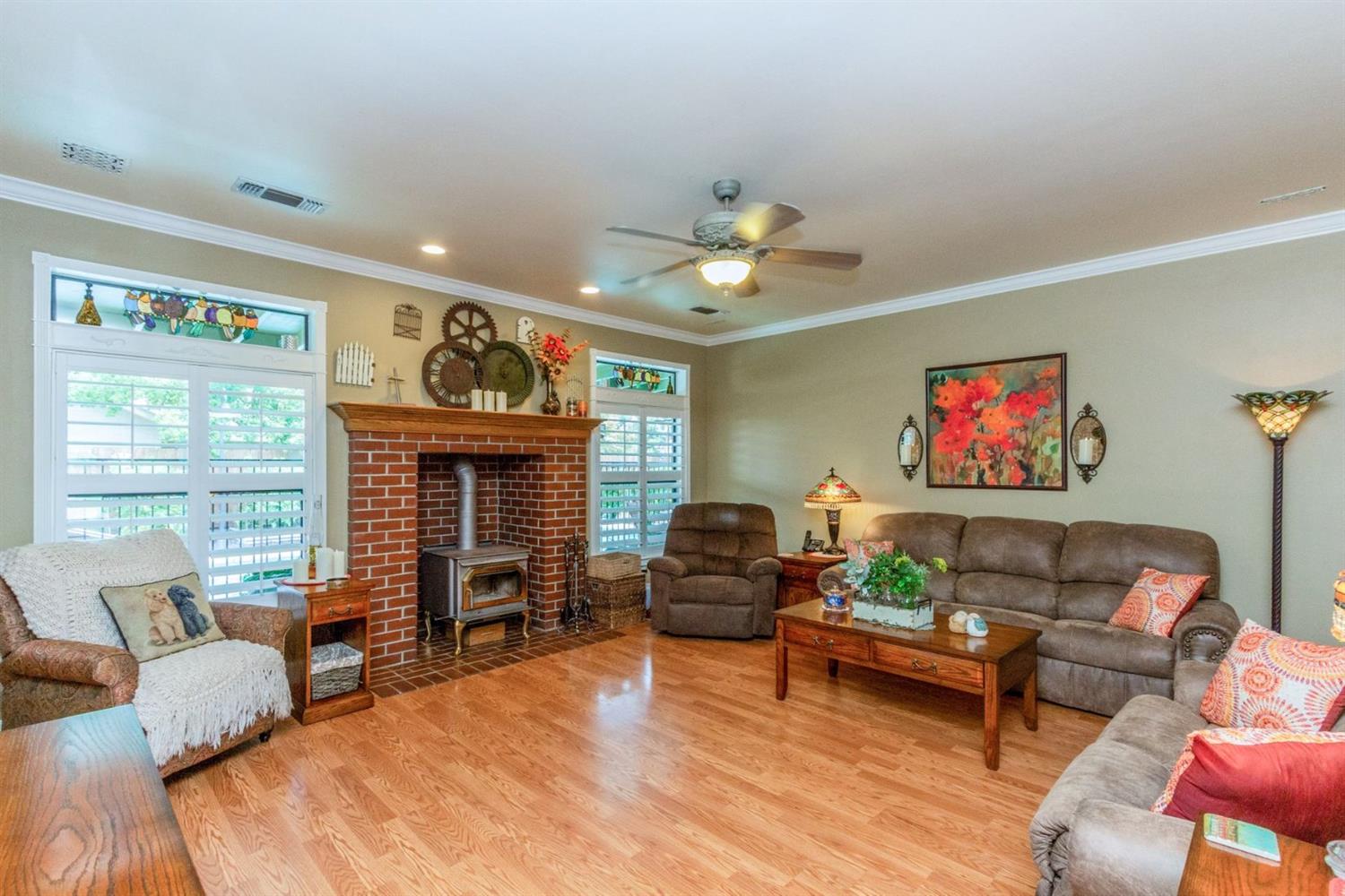 1444 West Sequoia Circle Reedley, CA 93654 - Photo 4 of 32 Gallery Image 4