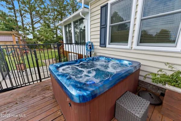 $575,000 | 102 Bayshore Court, Maple, NC 27956