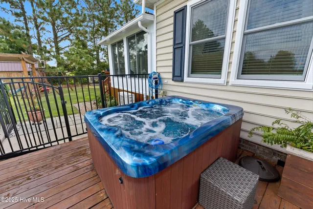 $585,000 | 102 Bayshore Court, Maple, NC 27956