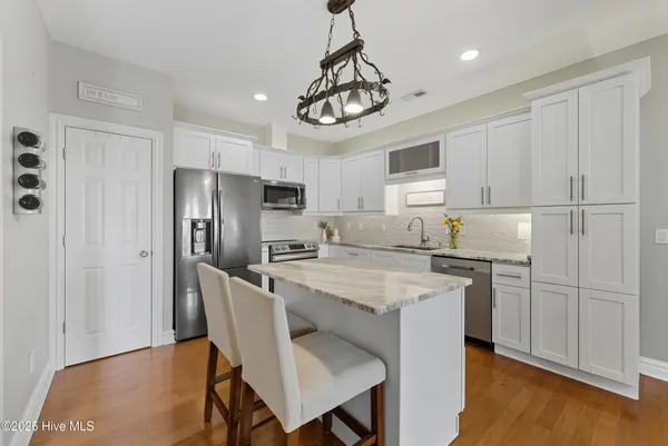 $575,000 | 102 Bayshore Court, Maple, NC 27956