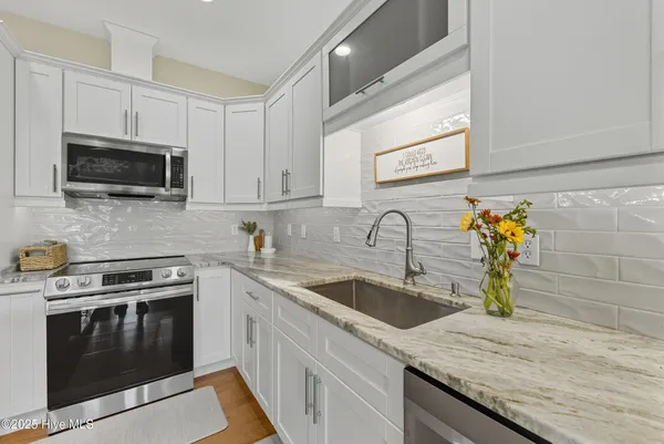 $575,000 | 102 Bayshore Court, Maple, NC 27956