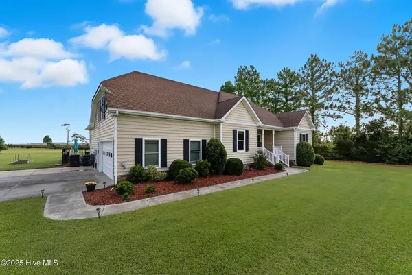 $575,000 | 102 Bayshore Court, Maple, NC 27956
