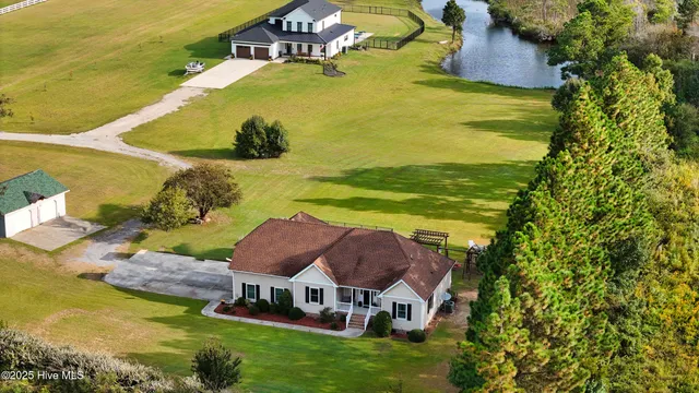 $585,000 | 102 Bayshore Court, Maple, NC 27956