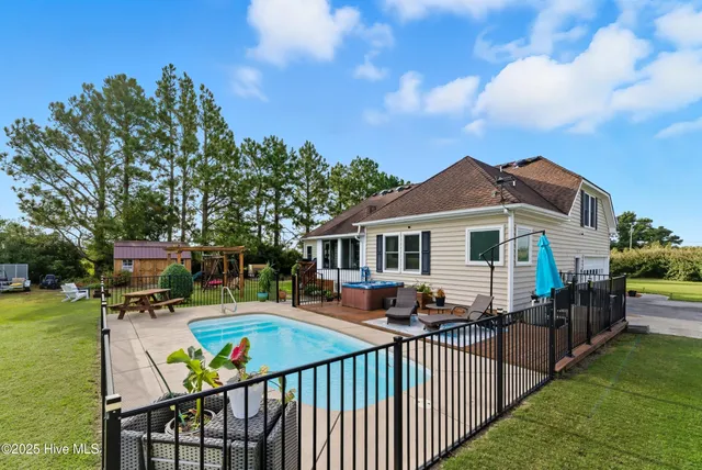 $585,000 | 102 Bayshore Court, Maple, NC 27956