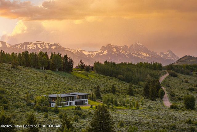 $23,950,000 | 2205 Pemmican Road, Jackson, WY 83001