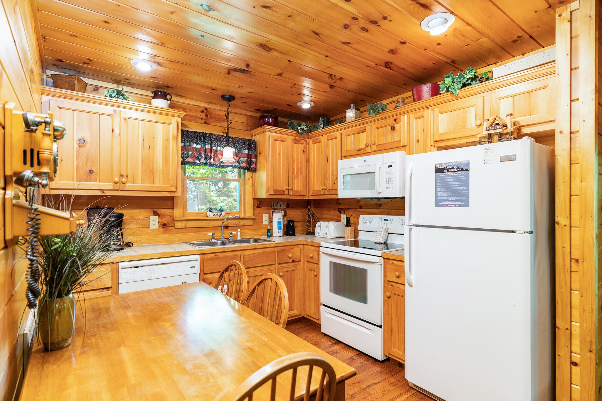 2129 Red Bud Road Sevierville, TN 37876 - Photo 5 of 32 Gallery Image 5