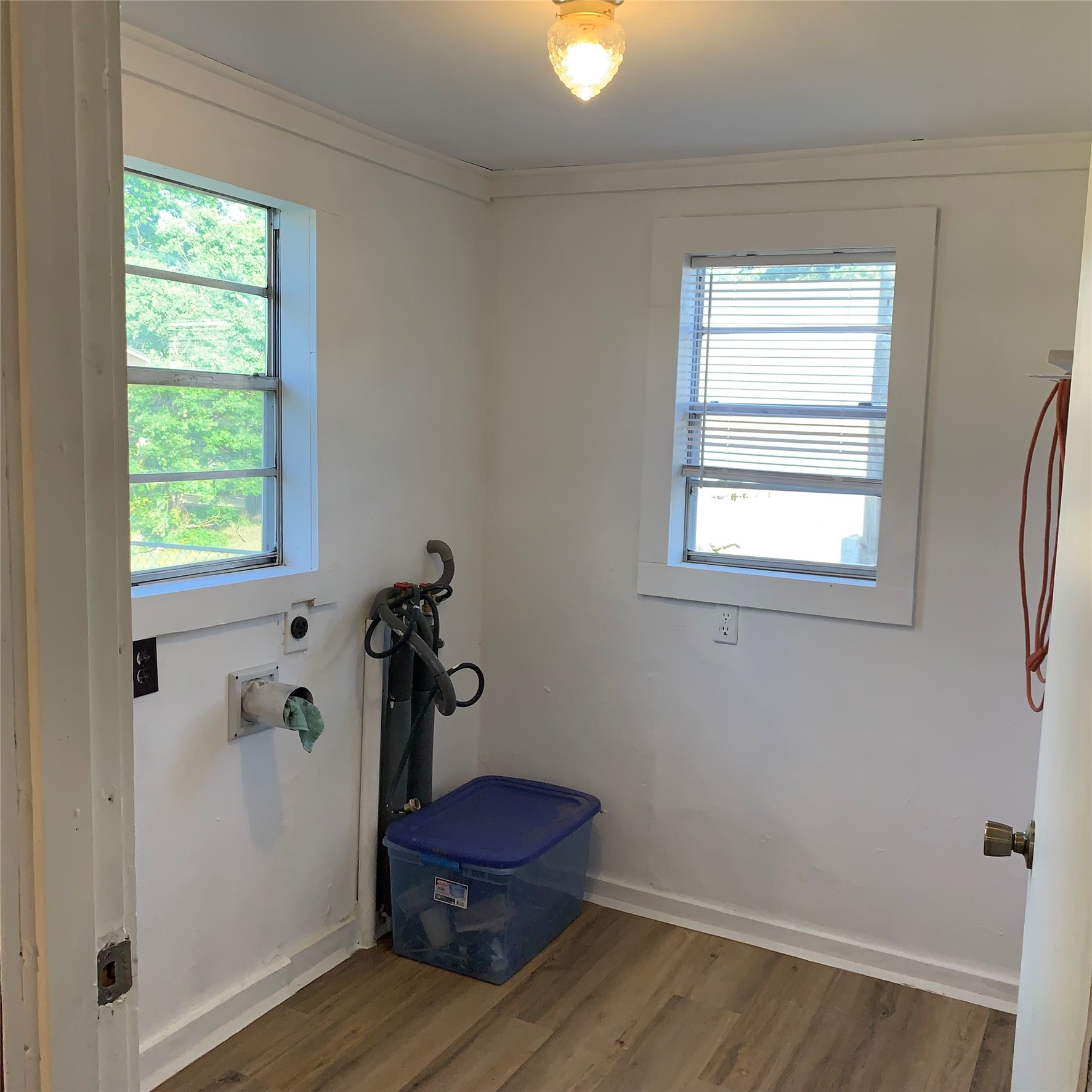 324 Persimmon Road Onalaska, TX 77360 - Photo 12 of 41 a bathroom with a window and wooden floor
