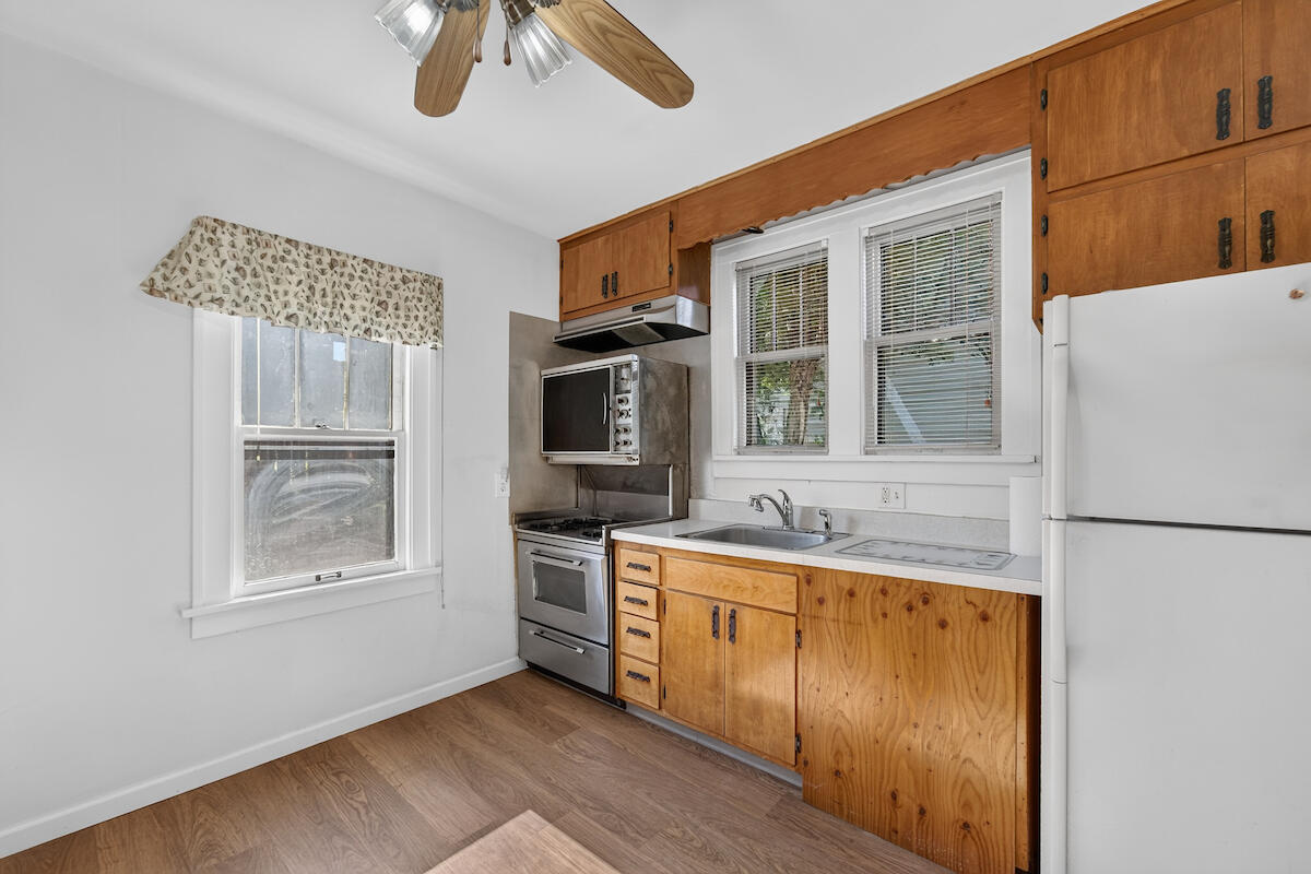 1127 Jefferson Street Racine, WI 53404 - Photo 7 of 21 Kitchen