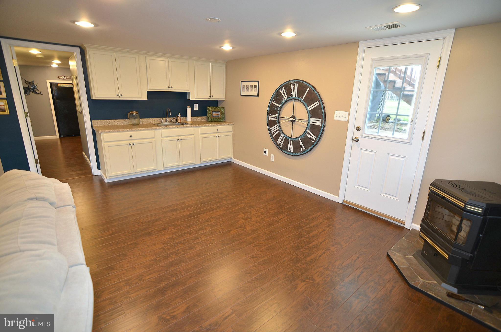 8459 Byrd Road Pasadena, MD 21122 - Photo 16 of 30 Family Room