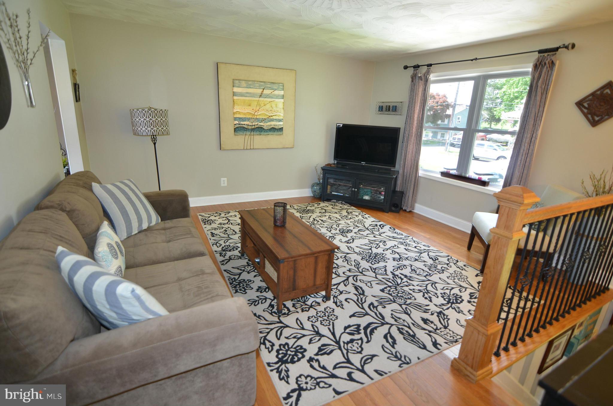 8459 Byrd Road Pasadena, MD 21122 - Photo 4 of 30 Living Room