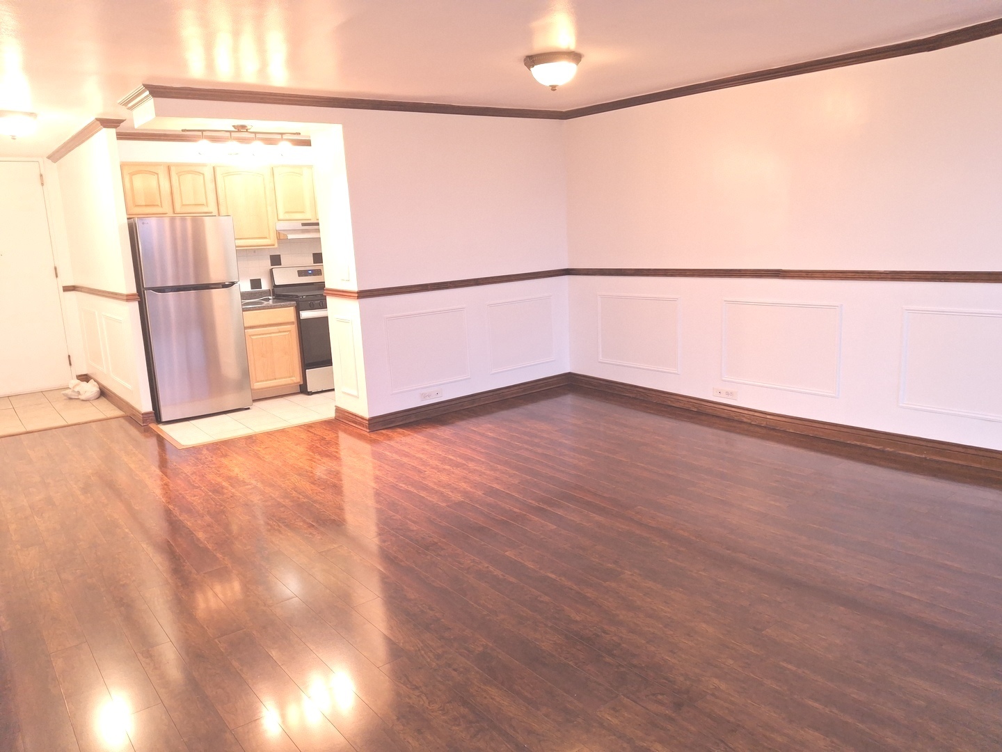 2605 South Indiana Avenue, Unit 1909 Chicago, IL 60616 - Photo 4 of 19 a view of a room with wooden floor
