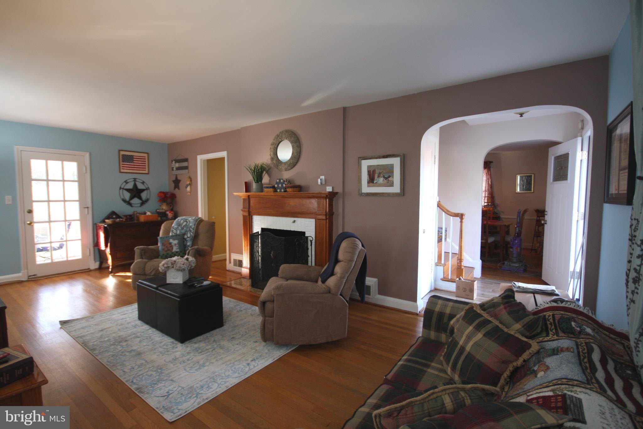 9506 Wire Avenue Silver Spring, MD 20901 - Photo 20 of 72 Traditional Center Foyer Design