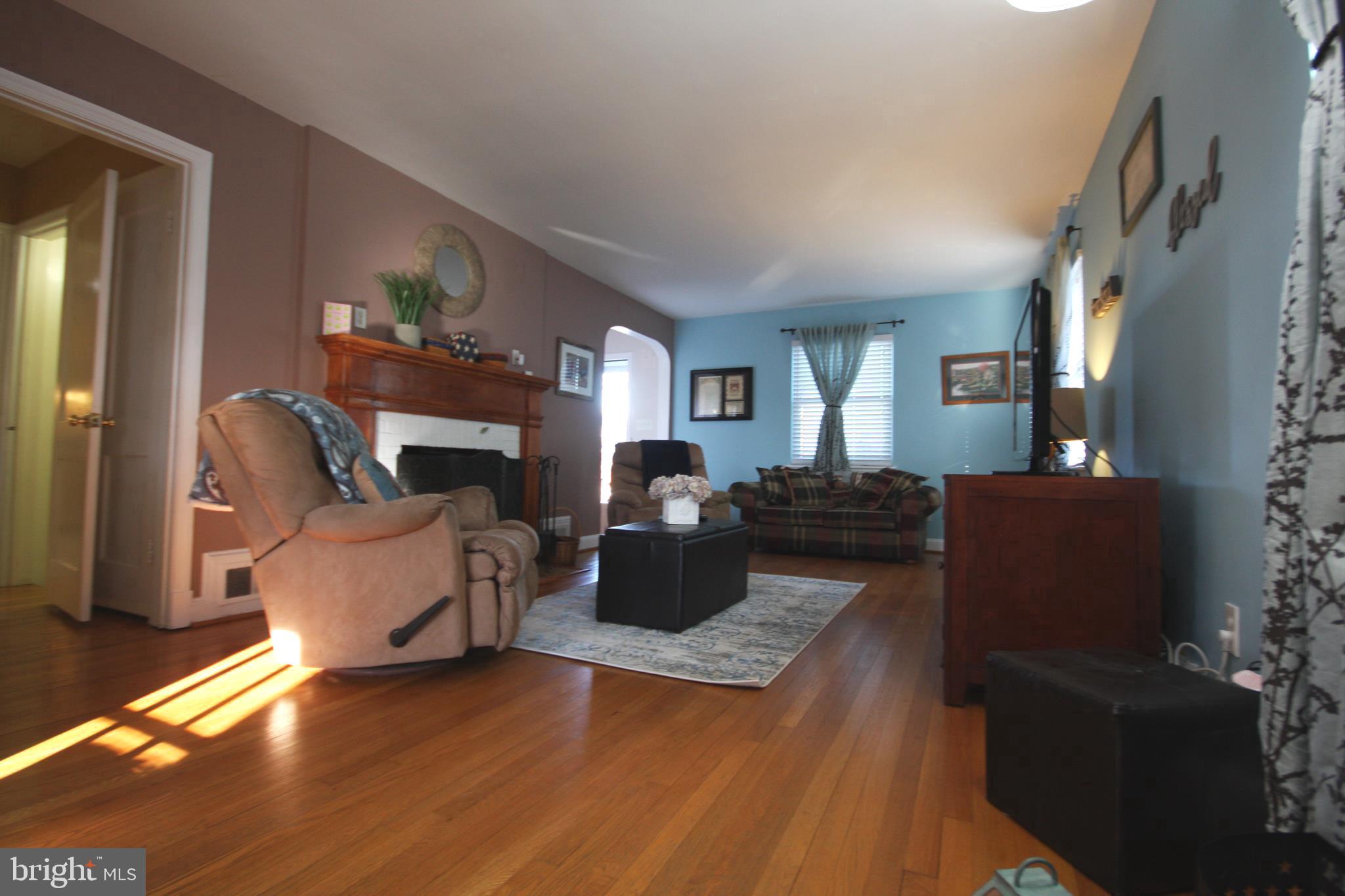9506 Wire Avenue Silver Spring, MD 20901 - Photo 24 of 72 The LR from the Other End