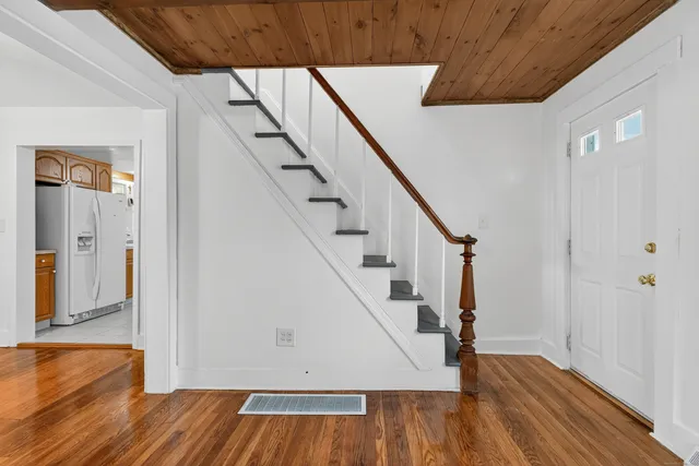 $284,900 | 153 Otrobando Avenue, Norwich, CT 06360