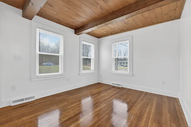 $284,900 | 153 Otrobando Avenue, Norwich, CT 06360