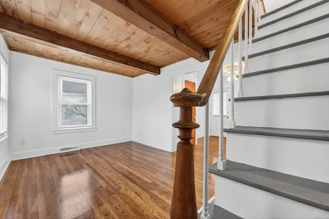 $284,900 | 153 Otrobando Avenue, Norwich, CT 06360