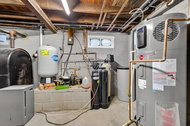 $284,900 | 153 Otrobando Avenue, Norwich, CT 06360