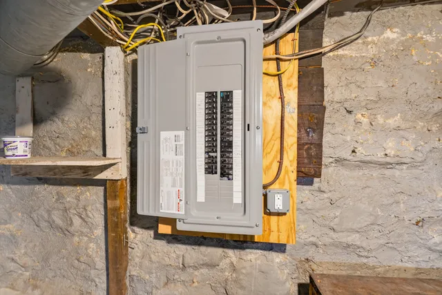 $284,900 | 153 Otrobando Avenue, Norwich, CT 06360