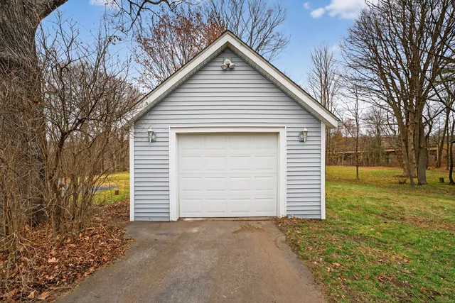 $284,900 | 153 Otrobando Avenue, Norwich, CT 06360