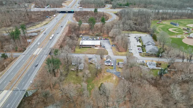 $284,900 | 153 Otrobando Avenue, Norwich, CT 06360