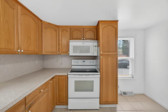 $284,900 | 153 Otrobando Avenue, Norwich, CT 06360