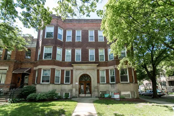 $4,495 | 1525 West Addison Street, Unit 3, Chicago, IL 60613