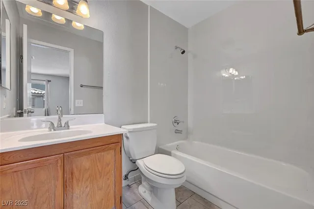 $1,400 | 913 Falconhead Lane, Unit 201, Las Vegas, NV 89128