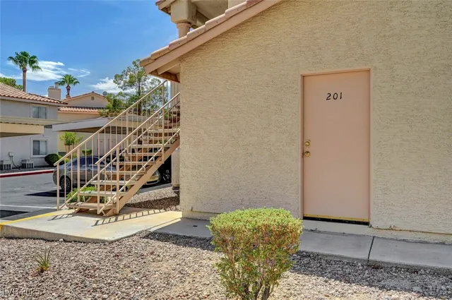$1,400 | 913 Falconhead Lane, Unit 201, Las Vegas, NV 89128