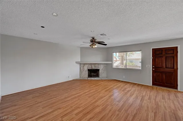 $1,400 | 913 Falconhead Lane, Unit 201, Las Vegas, NV 89128