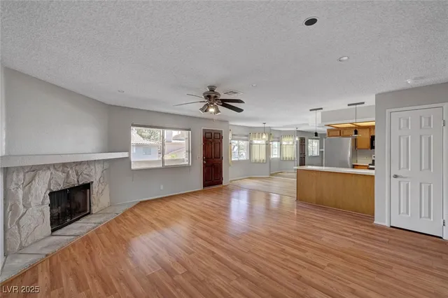 $1,400 | 913 Falconhead Lane, Unit 201, Las Vegas, NV 89128