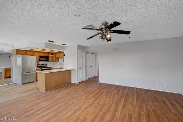 $1,400 | 913 Falconhead Lane, Unit 201, Las Vegas, NV 89128