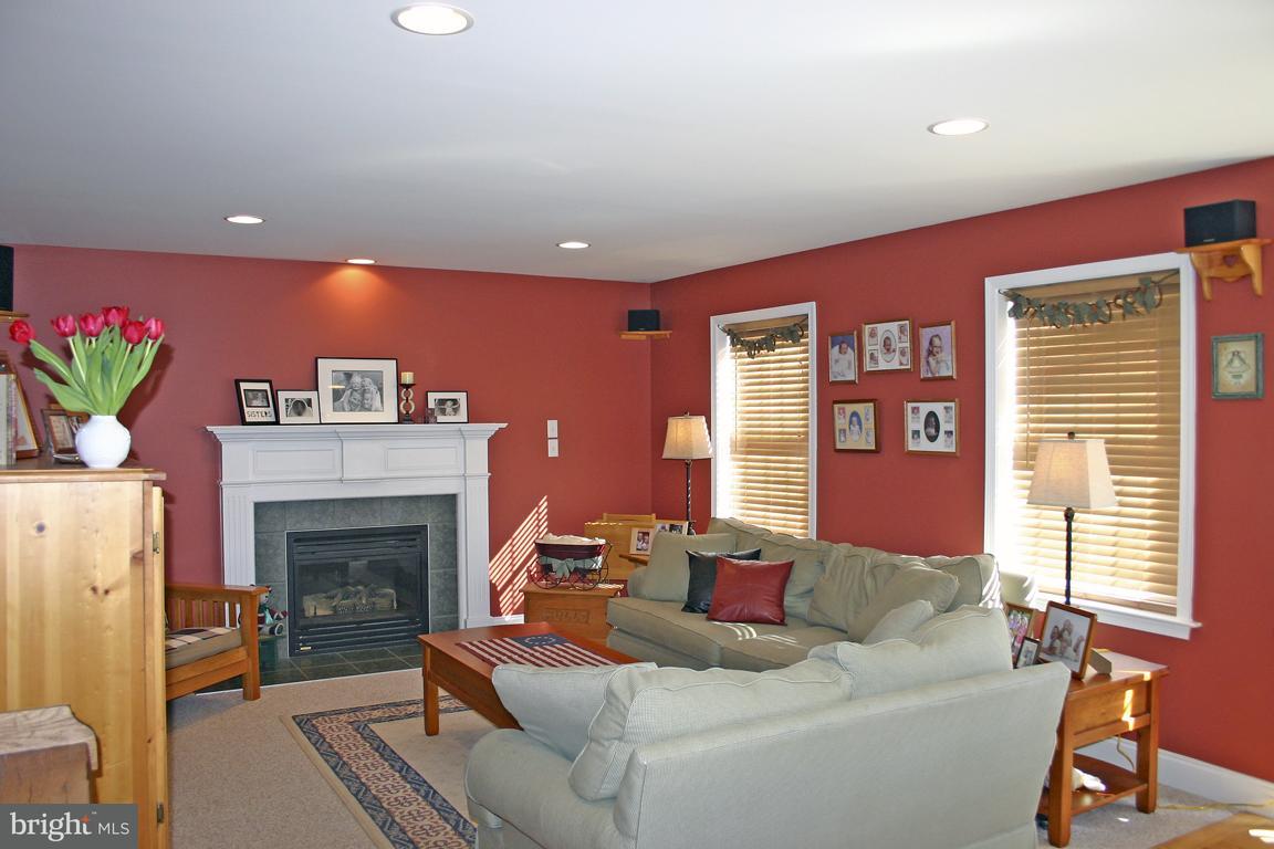 321 Chandlers Way Lititz, PA 17543 - Photo 3 of 8