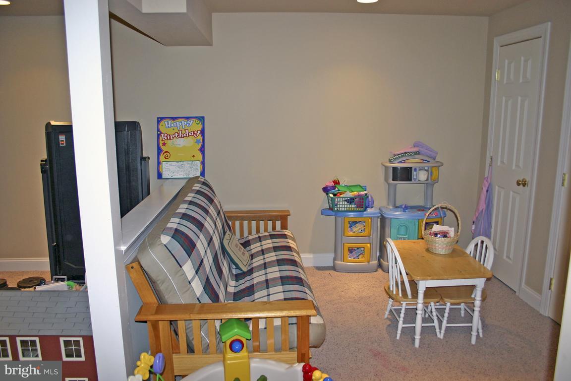 321 Chandlers Way Lititz, PA 17543 - Photo 6 of 8