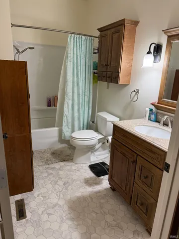 $169,900 | 213 West Seminary Street, West Salem, IL 62476