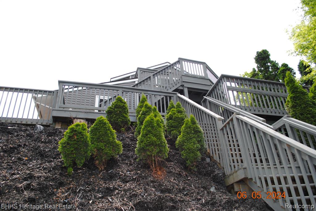1620 Clark Lake Road Brighton, MI 48114 - Photo 2 of 23