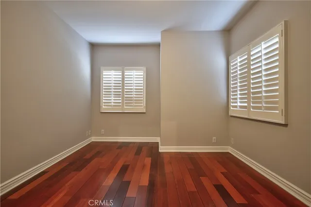 a view of a back yard