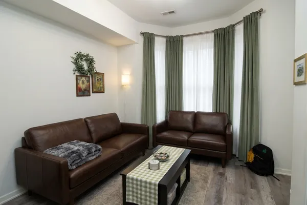 $1,250,000 | 3541 North Damen Avenue, Chicago, IL 60618