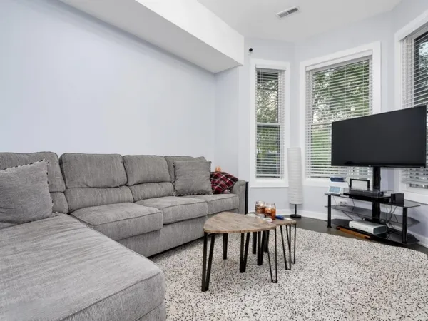 $1,250,000 | 3541 North Damen Avenue, Chicago, IL 60618