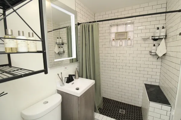 $1,250,000 | 3541 North Damen Avenue, Chicago, IL 60618