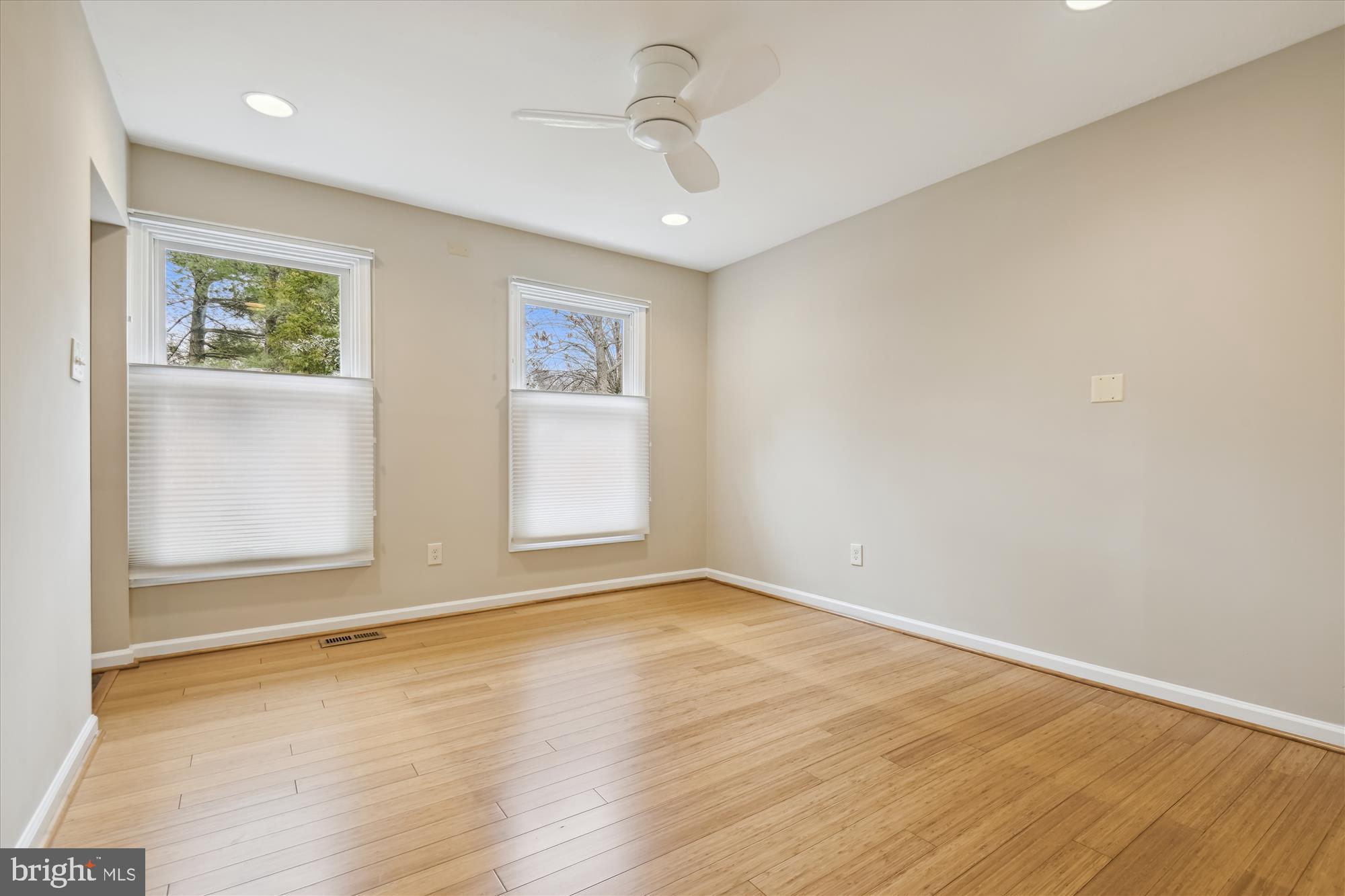 1904 Ridgewood Road Hanover, MD 21076 - Photo 18 of 77 Living Room