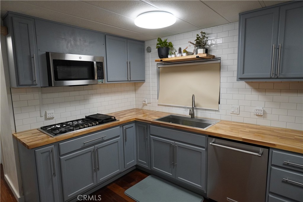 732 East Rte 66, Unit 4 Glendora, CA 91740 - Photo 4 of 11 Kitchen