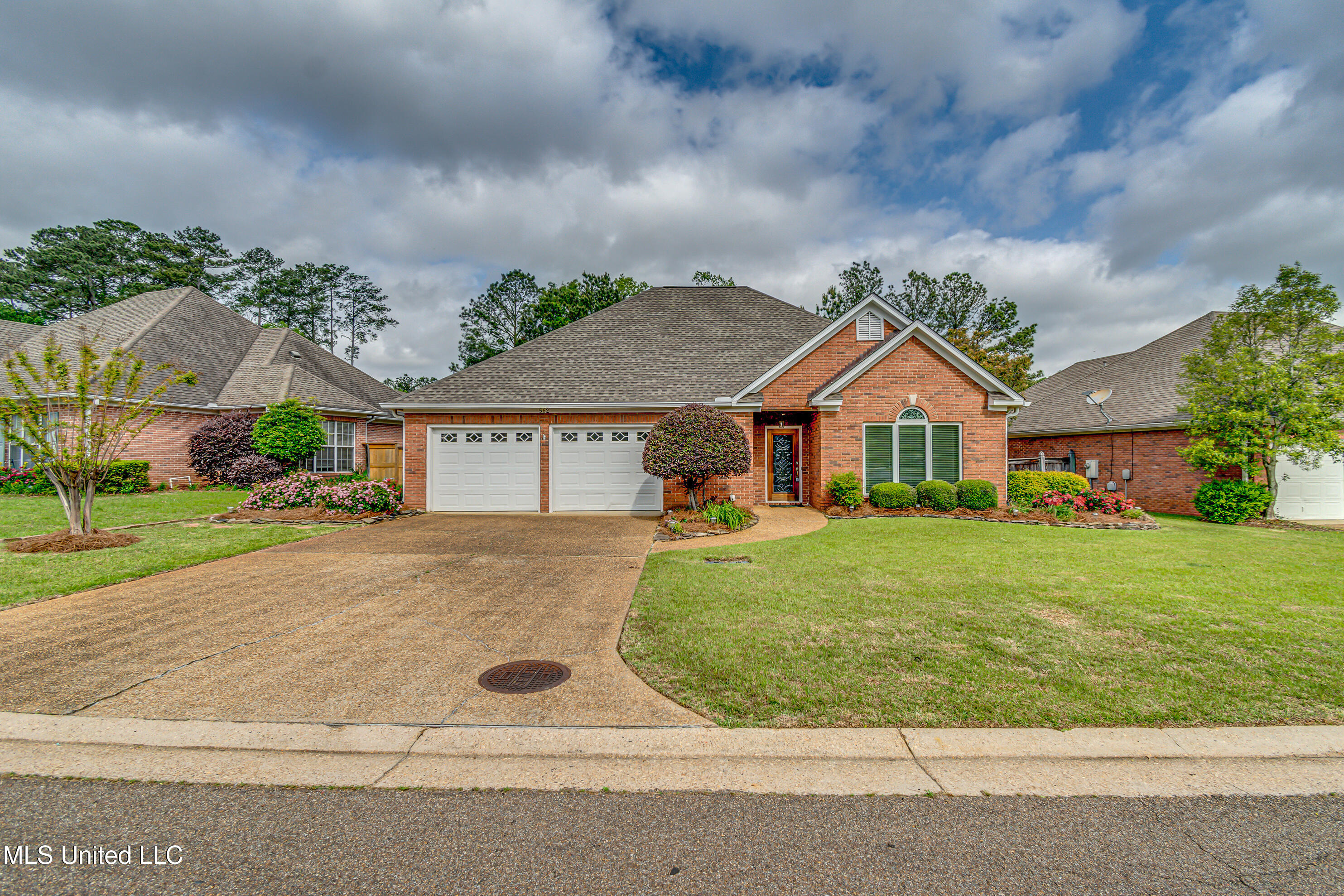 562 Spring Lake Dr-3