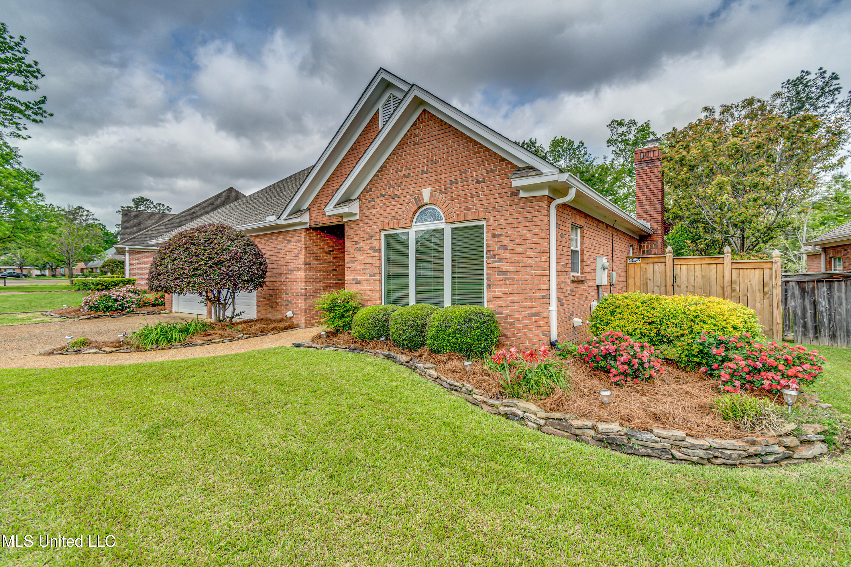 562 Spring Lake Dr-4