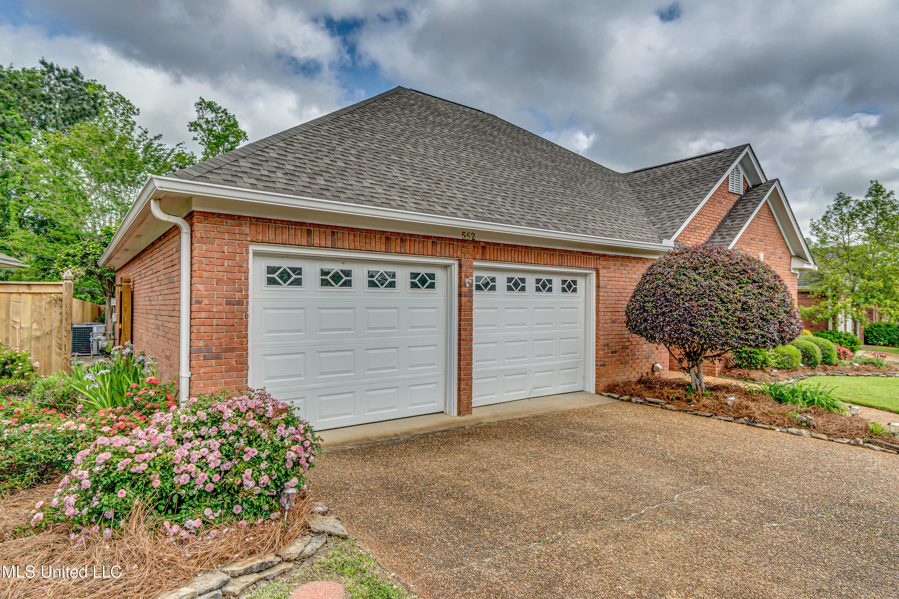 562 Spring Lake Dr-7